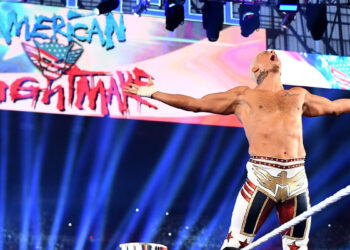 Dustin Rhodes sobre Cody Rhodes: "Tiene que terminar su historia. Pero aún no lo sabemos si será este año"