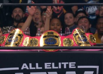 The Acclaimed revela un diseño personalizado del Campeonato Mundial de Tríos de AEW