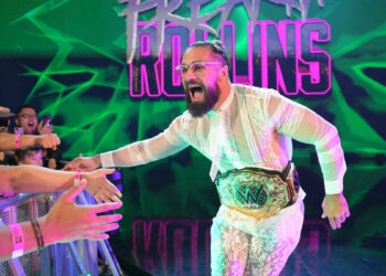 Seth Rollins desvela que sus compañeros de WWE lo felicitan por sus atuendos