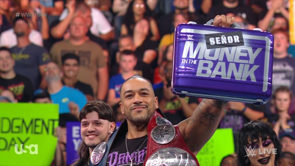 Damian Priest recibe un maletín nuevo de Money In the Bank en RAW