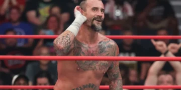 El nuevo libro oficial de AEW omite la salida de CM Punk: el autor explica el motivo