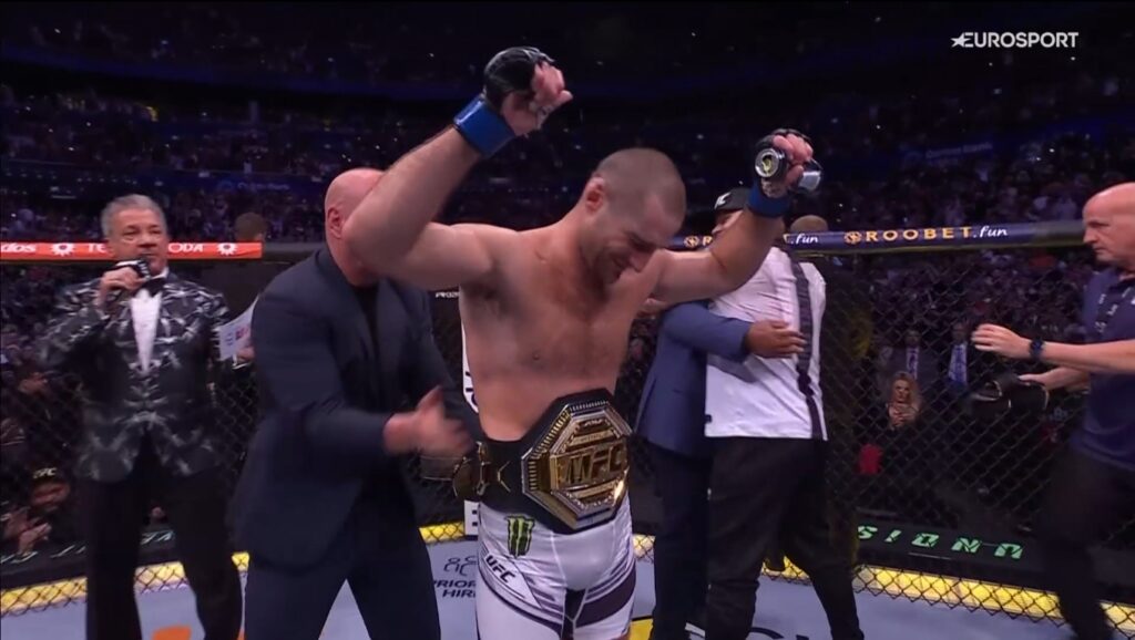 Sean Strickland bate a Israel Adesanya y es el nuevo Campeón de Peso Medio de UFC