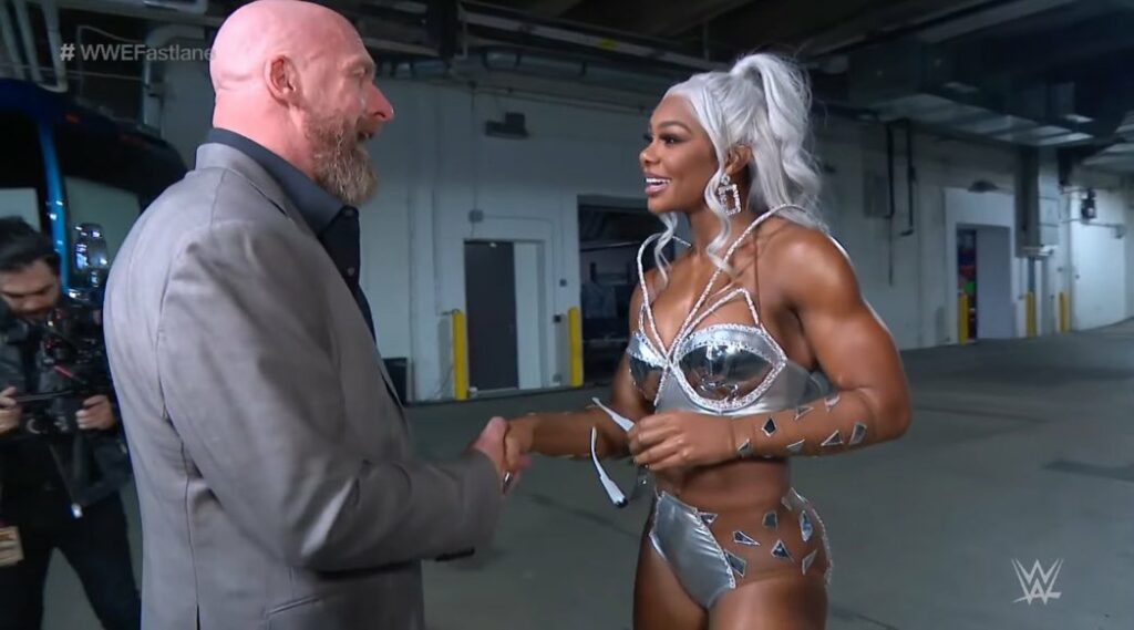 Jade Cargill llega a WWE Fastlane siendo recibida por Triple H