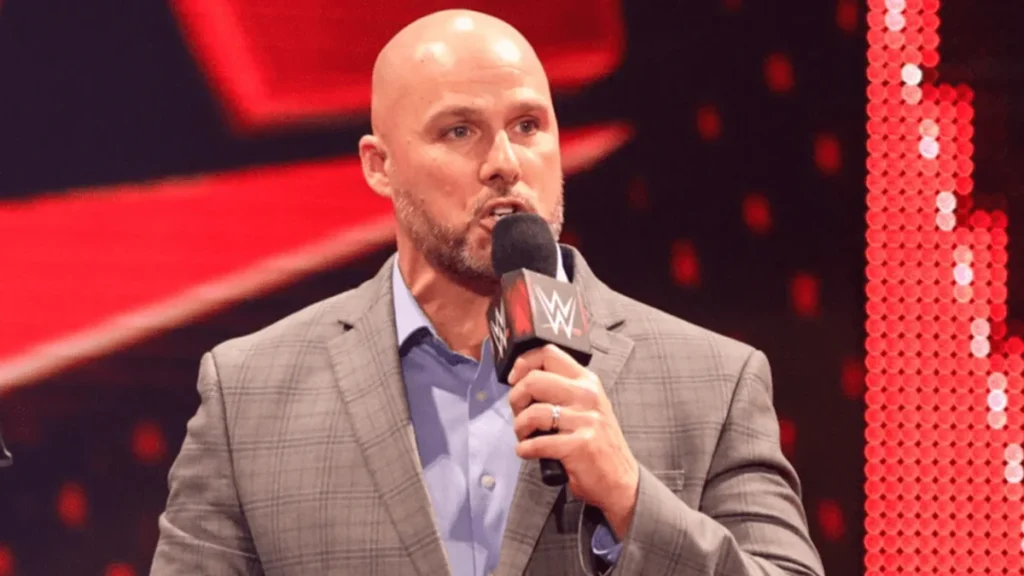 Adam Pearce espera que Raw y SmackDown vuelvan a competir