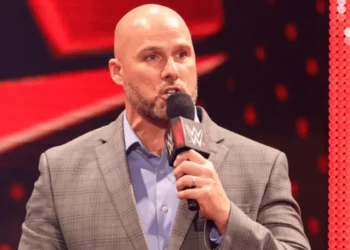 Confirmada la razón de la ausencia de Adam Pearce en WWE RAW la semana pasada