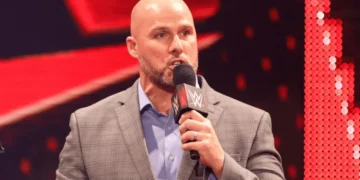 Confirmada la razón de la ausencia de Adam Pearce en WWE RAW la semana pasada