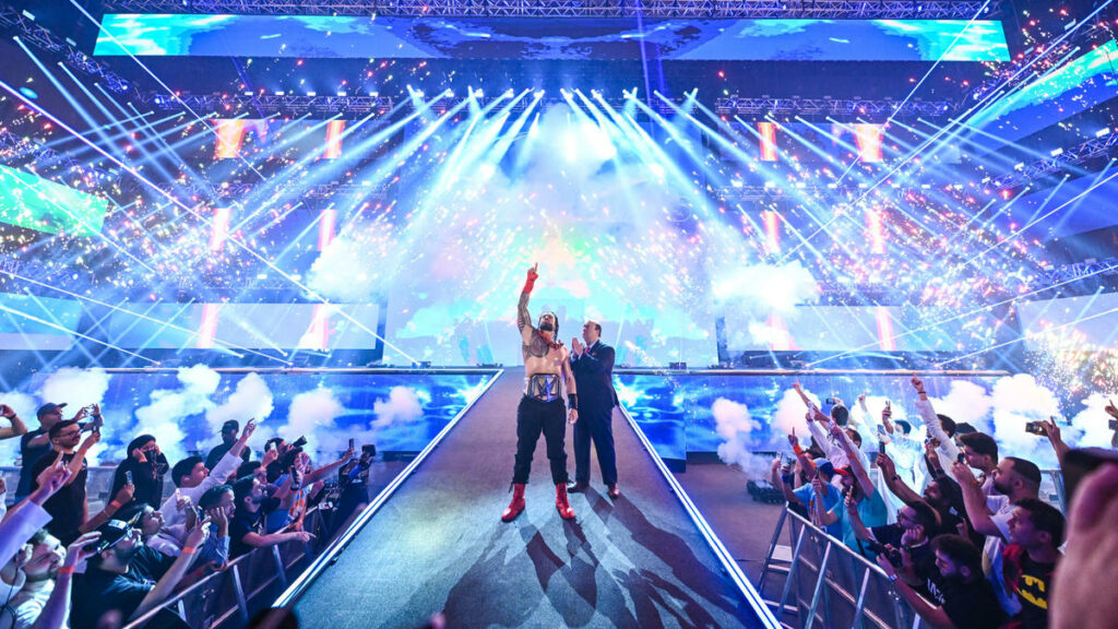 Roman Reigns retiene el Campeonato Universal Indiscutido ante LA Knight en Crown Jewel 2023
