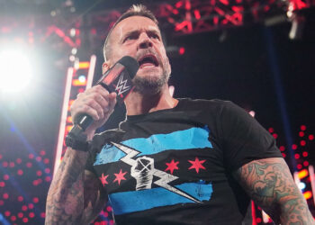 CM Punk desplaza a una importante superestrellas en el banner promocional de RAW