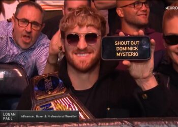 Logan Paul aparece en UFC 295 con el Campeonato de Estados Unidos y manda un saludo a Dominik Mysterio