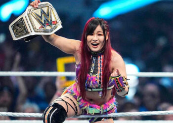 IYO SKY explica la diferencia entre los fans estadounidenses y japoneses