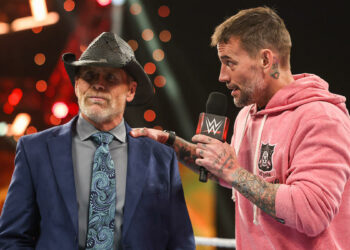 La aparición sorpresa de CM Punk detrás del escenario de NXT llamó la atención