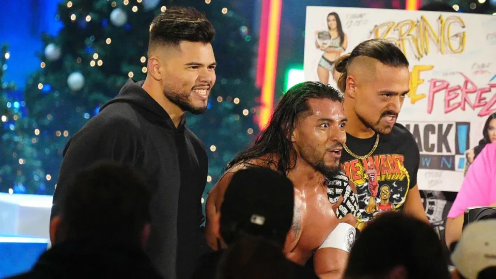 Angel Garza y Humberto Carrillo regresan a SmackDown y se unen a Santos Escobar