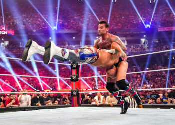 CM Punk sufre un desgarro del tríceps en Royal Rumble y se perdería WrestleMania 40