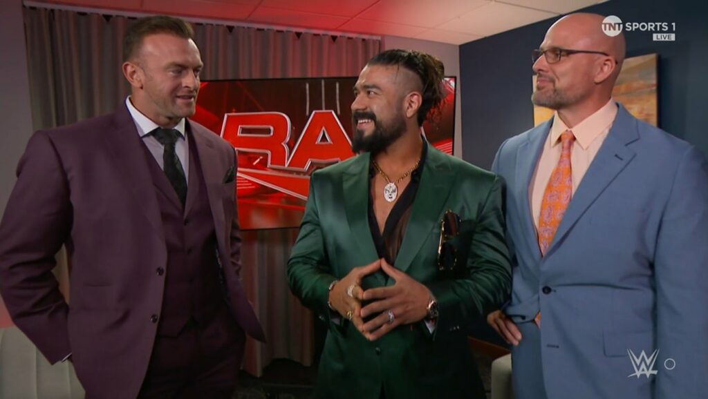 Andrade firma con WWE RAW