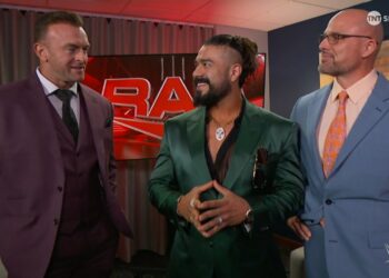 Andrade firma con WWE RAW