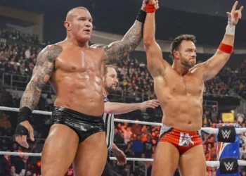 Randy Orton sobre el ascenso de LA Knight: "Tiene que mantenerse humilde. Es inteligente"