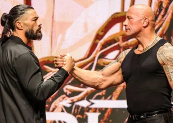 Leyenda de WWE cree que The Rock terminará traicionando a Roman Reigns