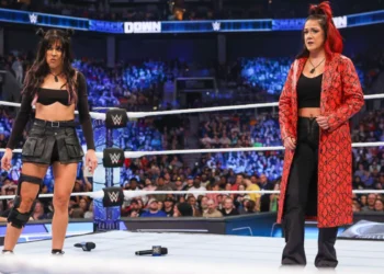 Dakota Kai se posiciona del lado de Bayley en WWE SmackDown