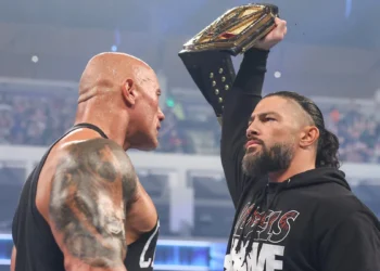 Superestrella de WWE afirma que The Rock debería de haberse enfrentado a Roman Reigns en WrestleMania