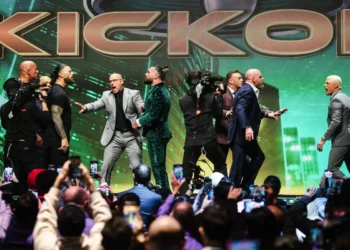 Seth Rollins critica a The Rock: "Los poderosos piensan que hacen lo que quieren. Apesta"