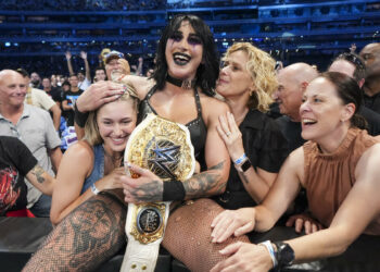 Resultados WWE Elimination Chamber 2024