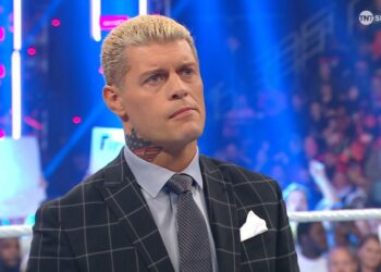 Apoyo masivo a Cody Rhodes y cánticos contra The Rock en WWE RAW