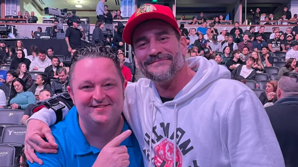 CM Punk asiste a UFC 298