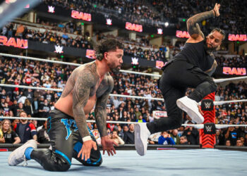 Después de que Jimmy Uso le costara el 'Tribal Combat' a Jey Uso contra Roman Reigns en SummerSlam del año pasado, 'Main Event' se alejó de The Bloodline y se fue para Monday Night RAW con la finalidad de comenzar un nuevo camino en su carrera. Sin embargo, Jimmy ha aparecido en la marca en diferentes oportunidades para volver a costarle oportunidades por títulos a su hermano. Por consiguiente, ambos han aceptado las condiciones para enfrentarse en WrestleMania 40.