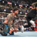 Jimmy Uso advierte a Jey Uso que no olvide "quién es el hermano mayor" Después de que Jimmy Uso le costara el 'Tribal Combat' a Jey Uso contra Roman Reigns en SummerSlam del año pasado, 'Main Event' se alejó de The Bloodline y se fue para Monday Night RAW con la finalidad de comenzar un nuevo camino en su carrera. Sin embargo, Jimmy ha aparecido en la marca en diferentes oportunidades para volver a costarle oportunidades por títulos a su hermano. Por consiguiente, ambos han aceptado las condiciones para enfrentarse en WrestleMania 40.