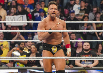 LA Knight está entusiasmado con su combate contra AJ Styles, pero no cree que puedan robarse el show