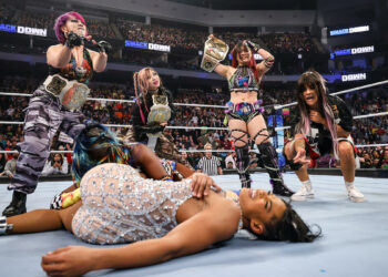 Bianca Belair explica por qué ayudó a Naomi en SmackDown cuando estaba siendo atacada por Damage CTRL