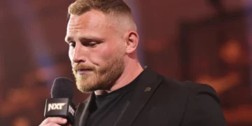 Ridge Holland siente que WWE le ha abandonado a su suerte estando lesionado: “Nunca pensé que llegaría a no poder pagar mi hipoteca” Ridge Holland siente que WWE le ha abandonado a su suerte estando lesionado: “Nunca pensé que llegaría a no poder pagar mi hipoteca”