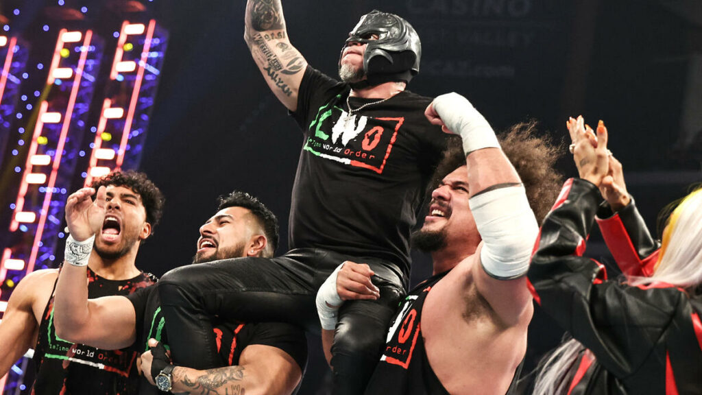 Rey Mysterio vuelve en WWE SmackDown tras meses fuera por lesión