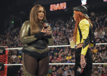 Becky Lynch revela cómo la división femenina de WWE ve a Nia Jax