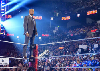 Cody Rhodes lanza una camiseta en respuesta a The Rock