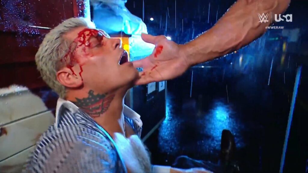The Rock hace sangrar a Cody Rhodes en WWE RAW: “Mira a tu chico, Mama Rhodes”