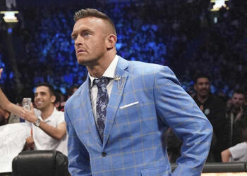 Mickie James afirma que Nick Aldis no está retirado: “Si le fuera la oportunidad, sería un sueño para él”