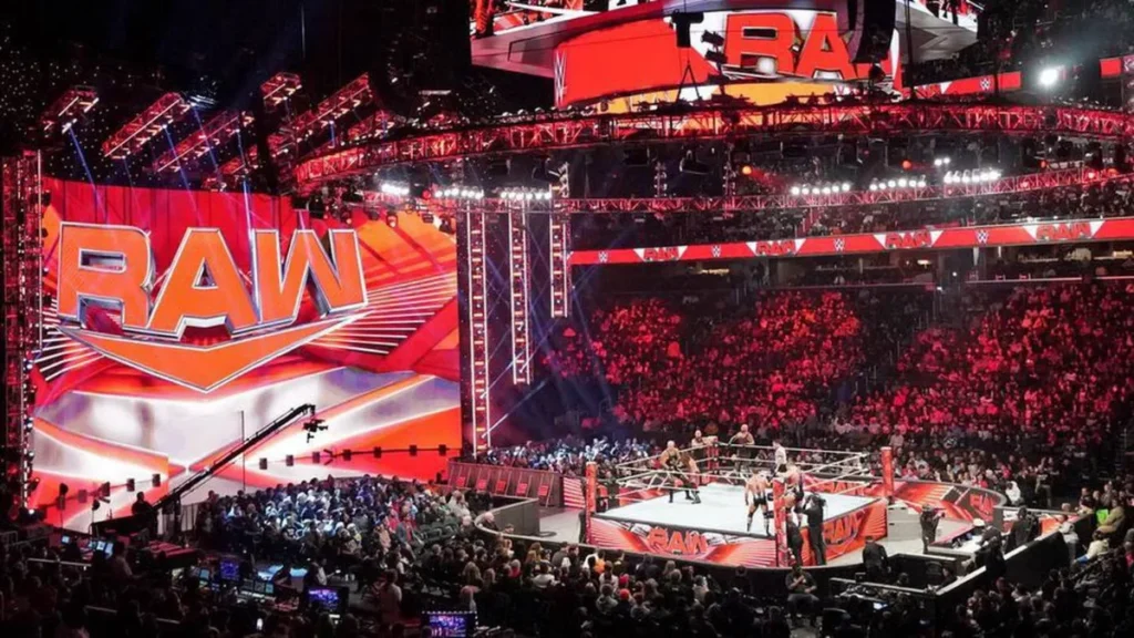 Luchador de AEW estuvo presente en el público de WWE RAW