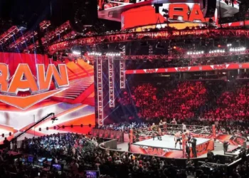 Luchador de AEW estuvo presente en el público de WWE RAW