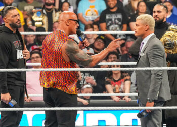 El segmento de The Rock, Roman Reigns, Cody Rhodes y Seth Rollins en SmackDown vuelve a ser un éxito en internet