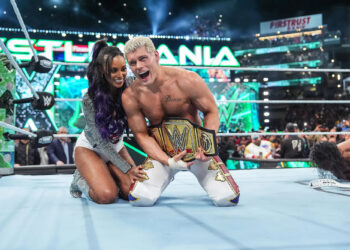 Brandi Rhodes agradece el apoyo de los aficionados durante su aparición en WrestleMania 40