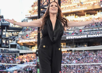 Stephanie McMahon genera tensión con ESPN tras polémico anuncio de VPN en su pódcast