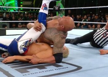 The Rock y Roman Reigns derrotan a Cody Rhodes y Seth Rollins en WrestleMania 40