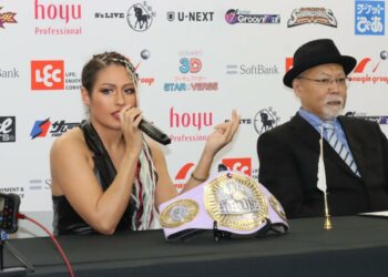 Giulia y Rossy Ogawa, presentes en backstage en WWE SmackDown