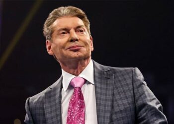 Matt Riddle elogia a Vince McMahon por no ceder ante los fans