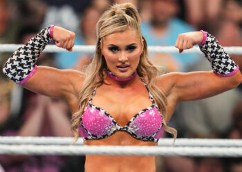 Tiffany Stratton quiere enfrentarse a Charlotte Flair en el evento principal de WrestleMania 41