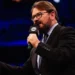 Tony Schiavone desmiente que estuviera molesto con Tony Khan en el último Dynamite Tony Schiavone tilda de idiotas a los aficionados que critican a AEW: "Hay muchos bots por ahí"