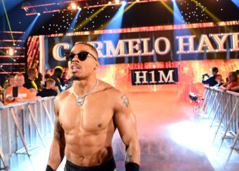Carmelo Hayes le resta importancia a no tener entrada en SmackDown