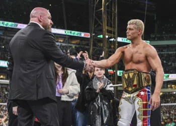 Cody Rhodes sobre su relación con Triple H: "Es única. Él da las ordenes y yo las ejecuto"