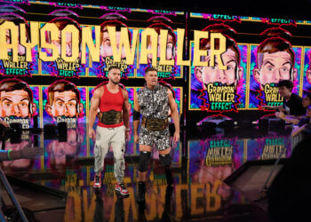 Austin Theory muestra su frustración tras ser utilizado como escudo por Grayson Waller en SmackDown